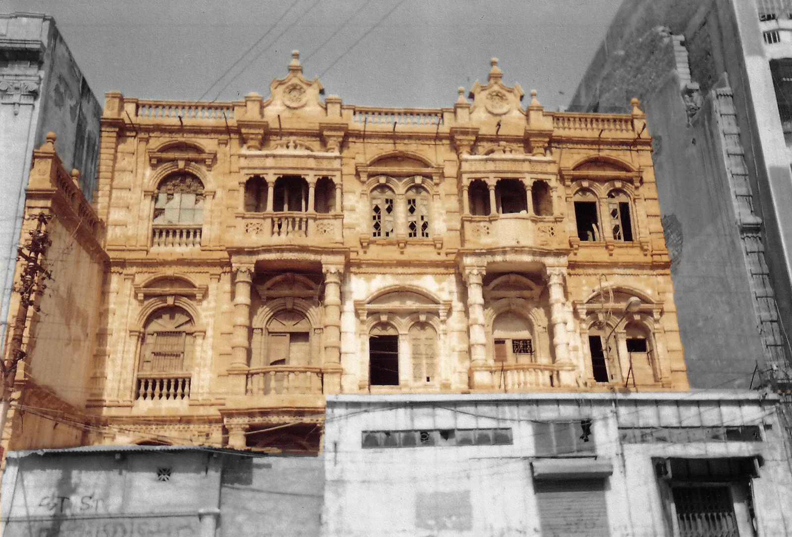 Mendoza Building Arambagh Karachi
