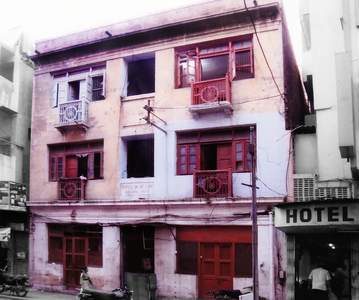 Perviz Muhedian Building Saddar, Karachi