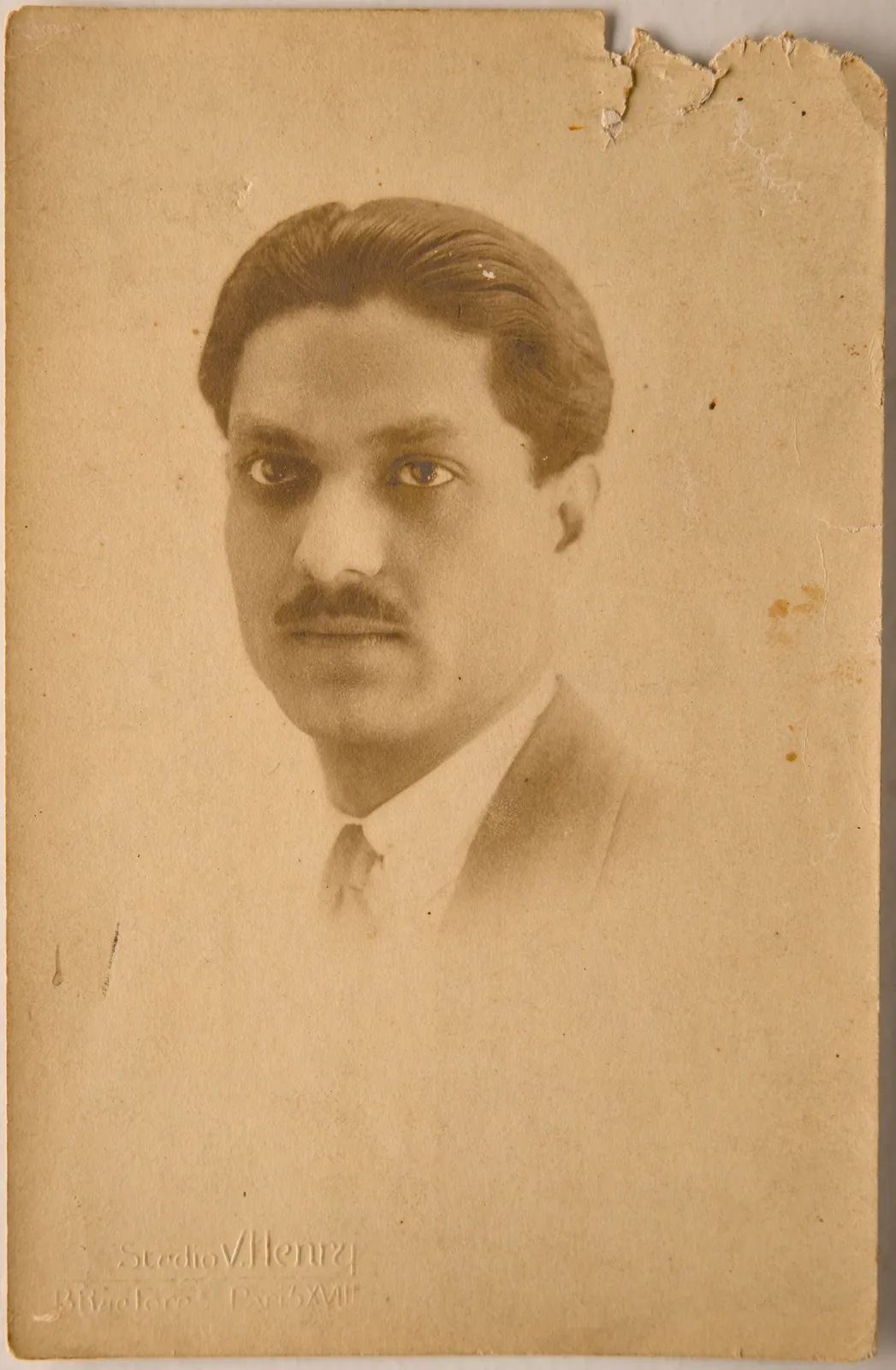 Iftikhar . Photographic studio : V Henry Paris XVIII
